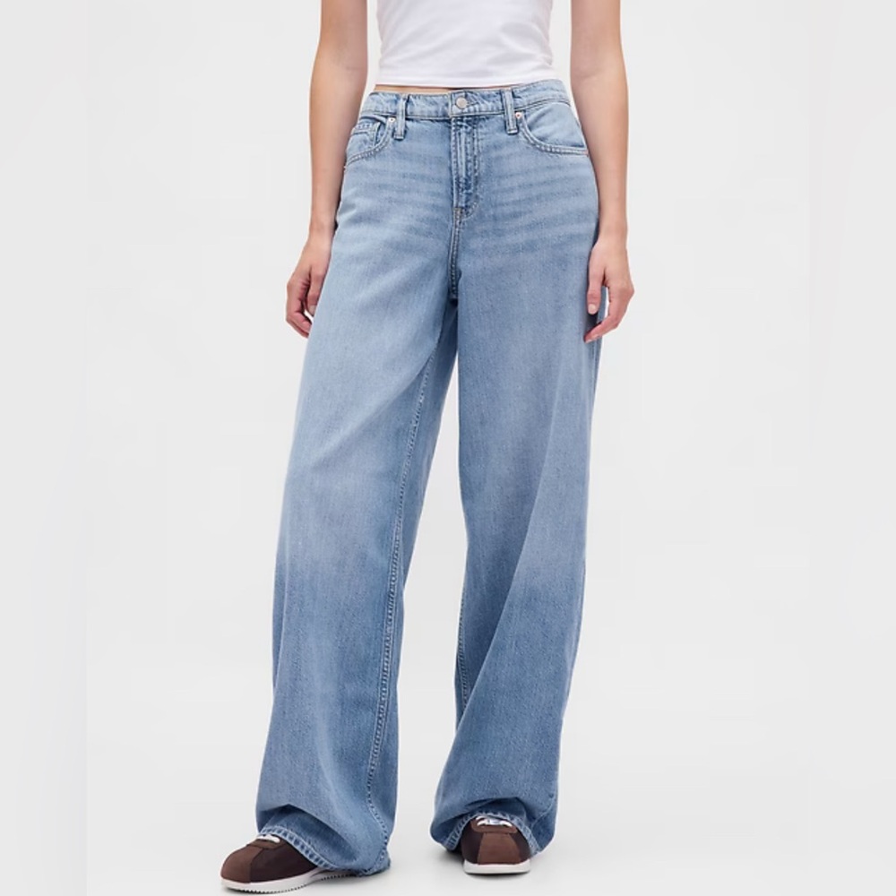 GAP | NWT Mid Rise UltraSoft Baggy Jeans, Light Indigo